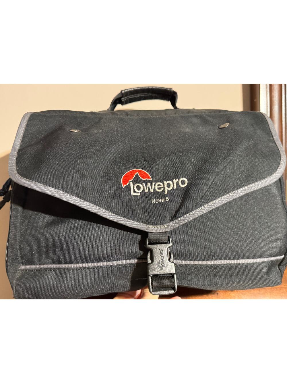 Lowepro Nova 5 Camera Bag NWOT
